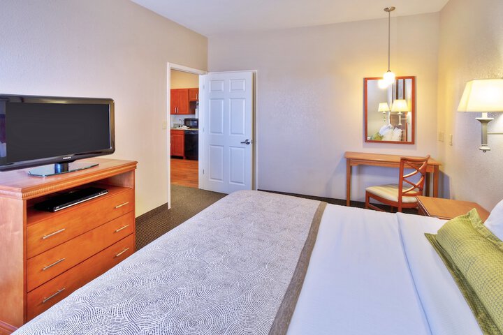 Room 3 of 28