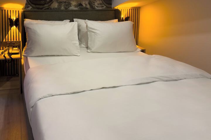 Room 8 of 32