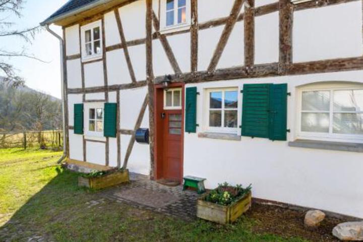 Cosy Mansion Eppe in Uplandes With Sauna in Korbach