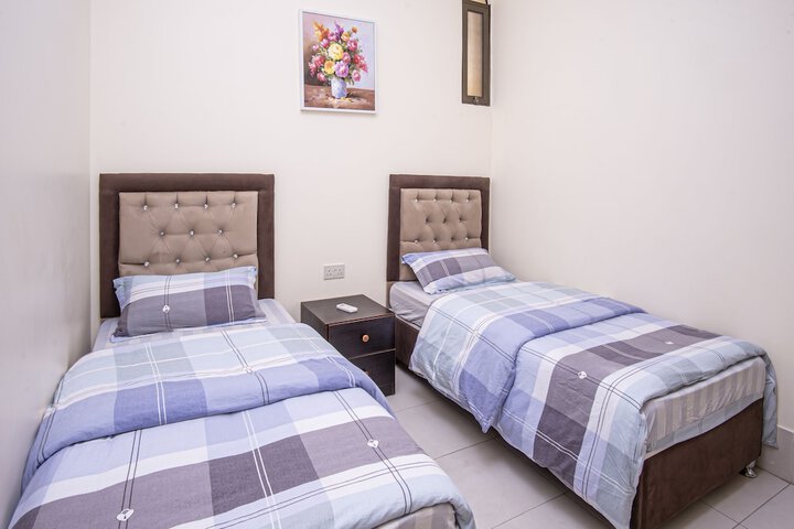 Room 13 of 33