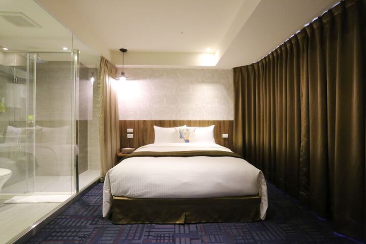 Room 17 of 57