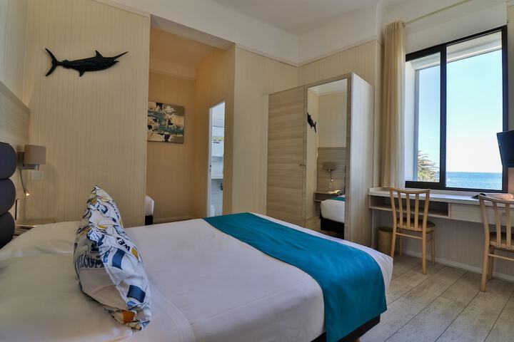 Room 14 of 32