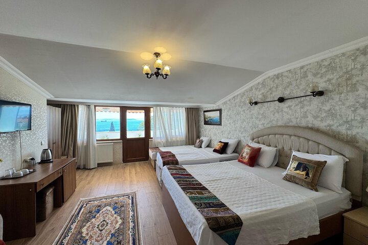 Room 16 of 82
