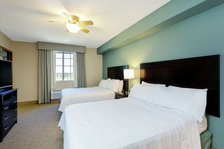 1 King 1qn Bed 2 Bedroom 2 Bath Suite (18 of 21)