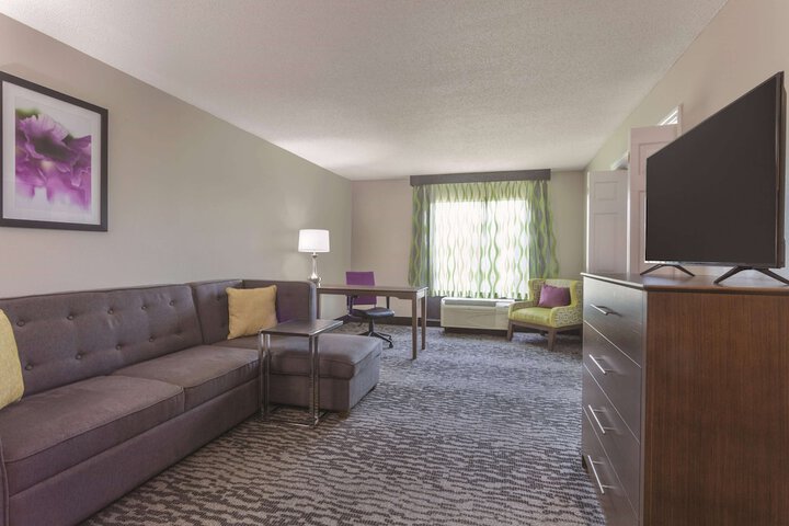 1 King Bed Deluxe Room (16 of 20)