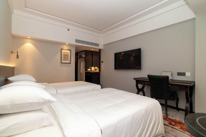 Room 17 of 39