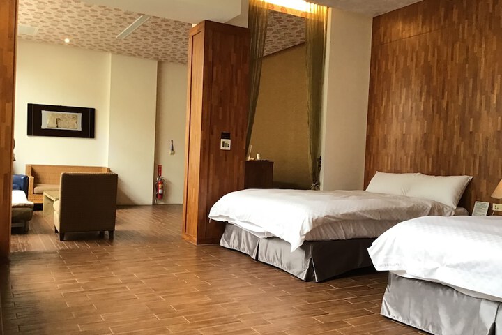 Room 3 of 33