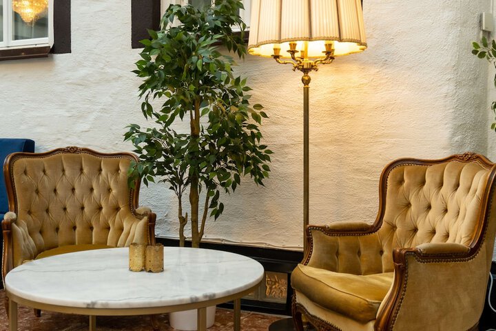 Entrance & Lobby