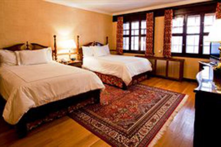 Room 8 of 32