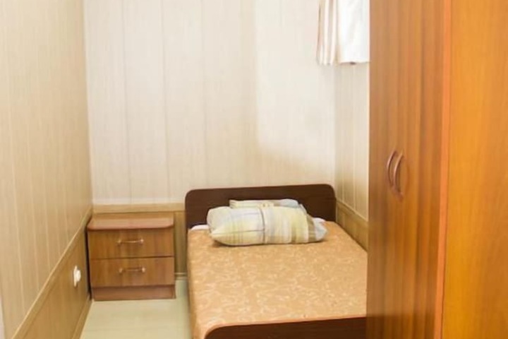 Room 13 of 33