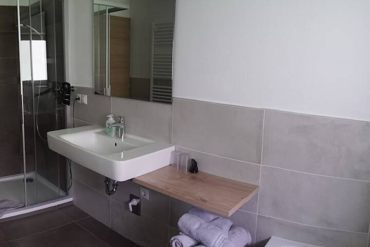Room 14 of 33