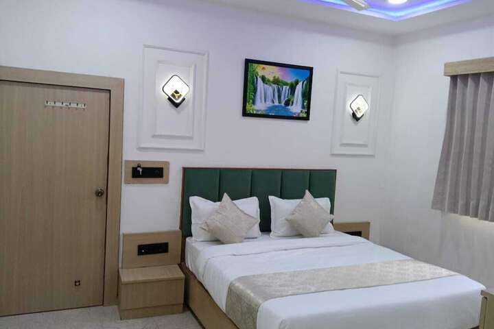 Room 3 of 7
