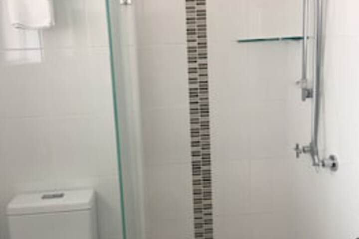 Room 4 of 132