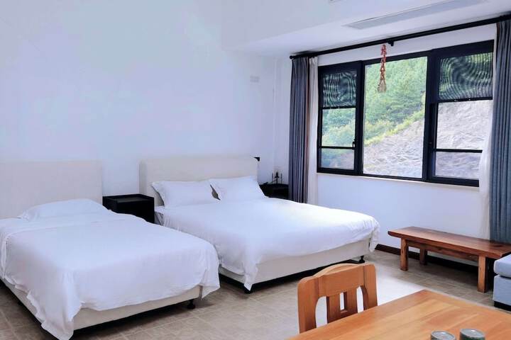 Room 21 of 170