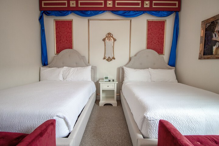Room 2 of 70