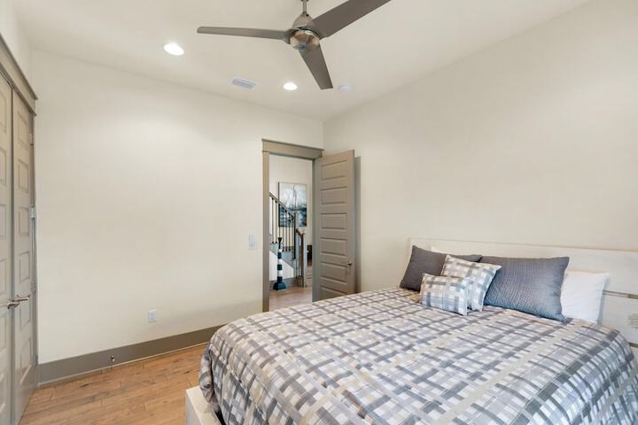 Room 4 of 47
