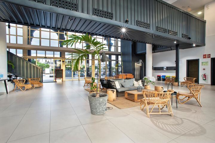 Guest Lobby