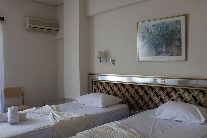 Room 90 of 261