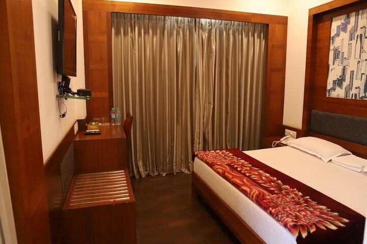 Room 33 of 171