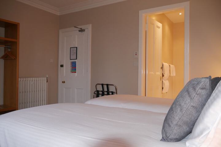 Room 9 of 65