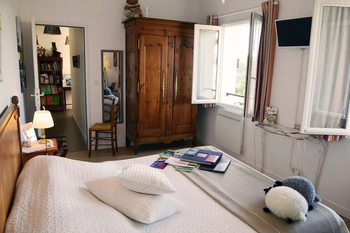Room 6 of 15