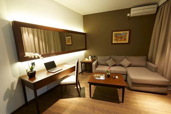 Room 9 of 30