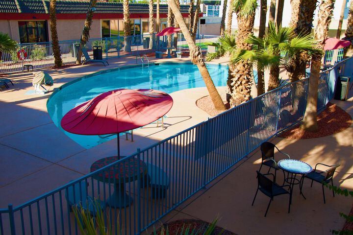 Pool Hotel