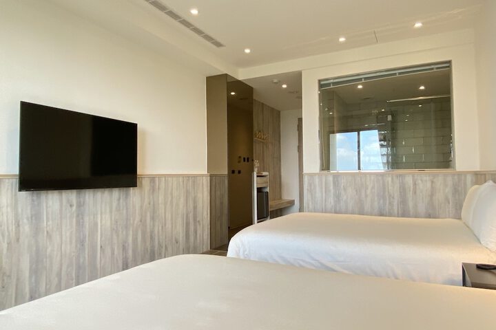 Room 9 of 42