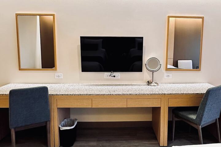 Room 17 of 40