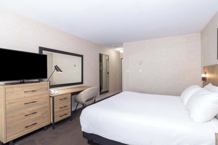Room 12 of 34