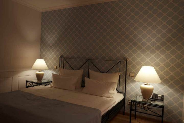 Room 18 of 32