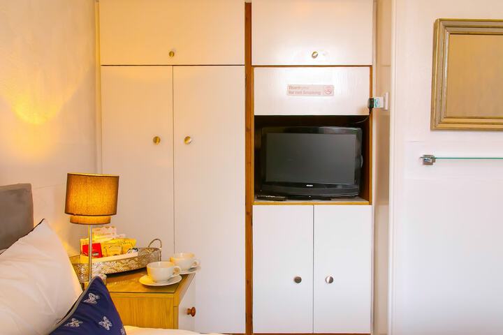 Room 34 of 174
