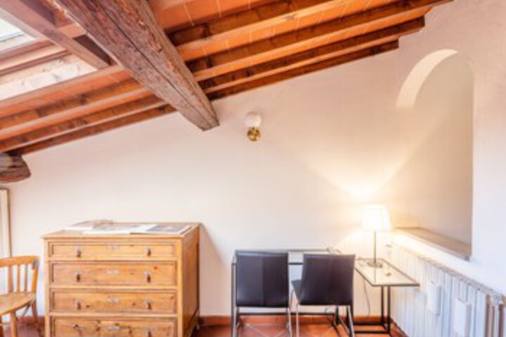 Room 10 of 26