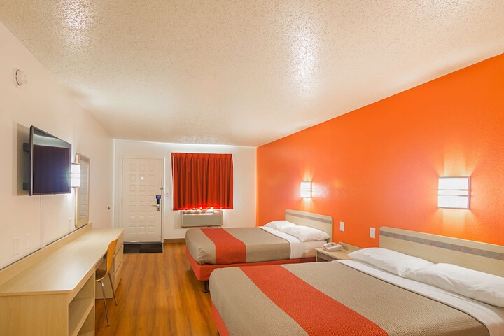 Room 13 of 32