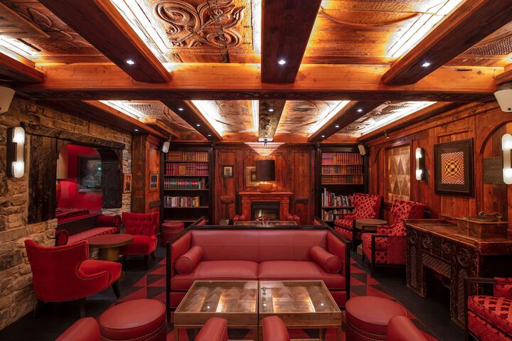 Lounge 63 of 67