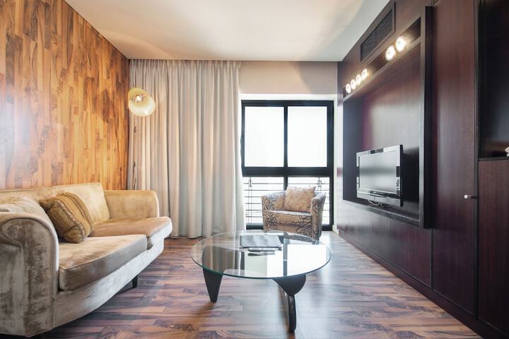 Room 53 of 102