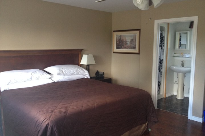 Room 2 of 38