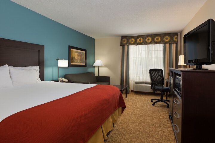 Room 4 of 35