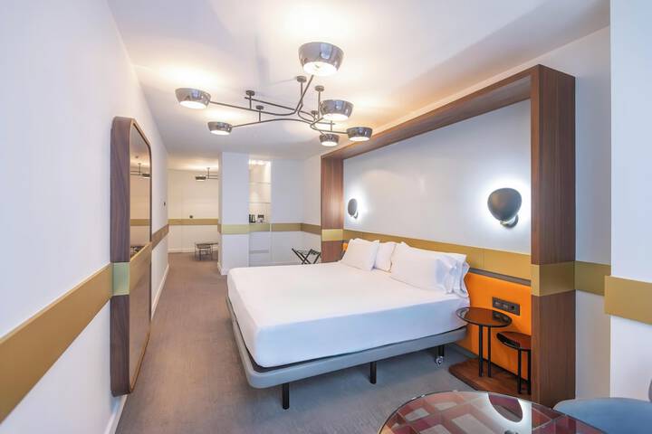 Room 8 of 54