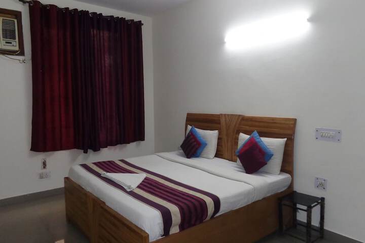 Room 13 of 31