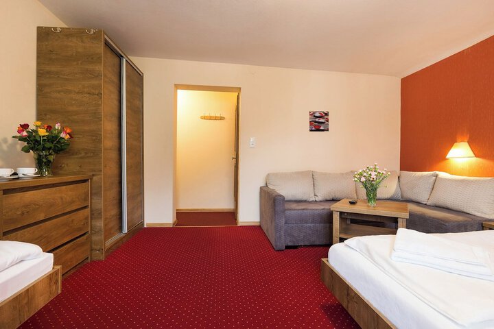 Room 13 of 90