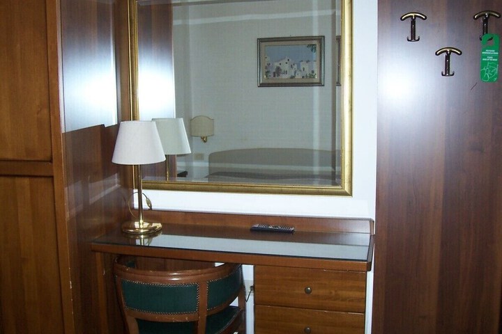 Room 5 of 23