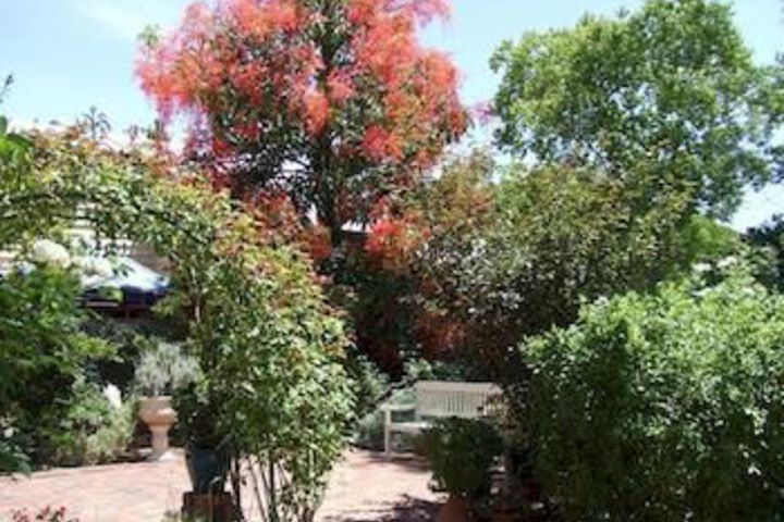 Hotel Exterior 4 of 17