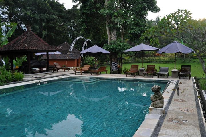 Hotel Pool