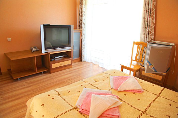 Room 13 of 38