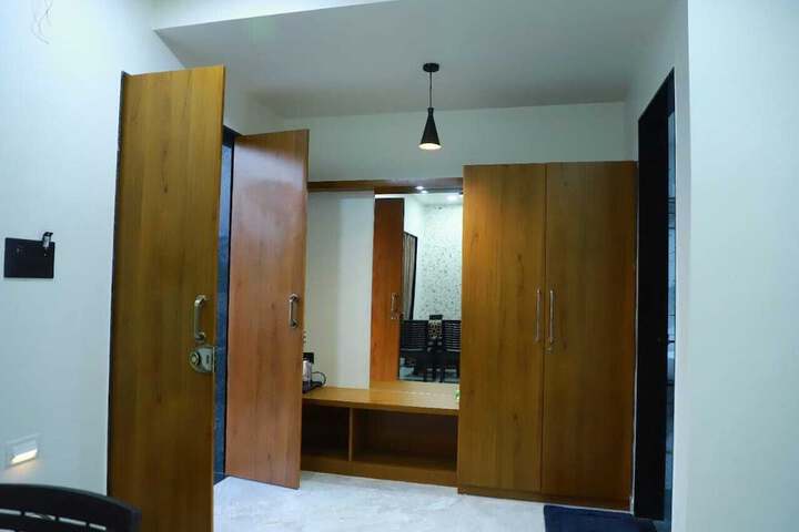 Room 8 of 14