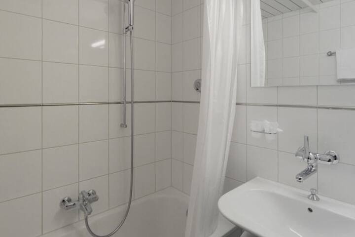 Room 19 of 37