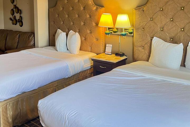 2 Double Beds (6 of 6)