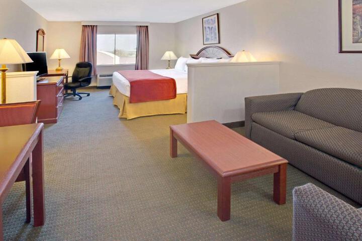 Double Accessible 2 Queen Beds