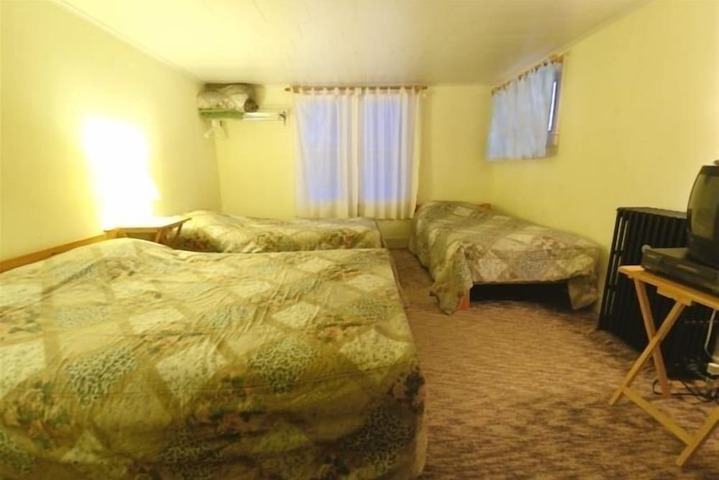 Room 2 of 37